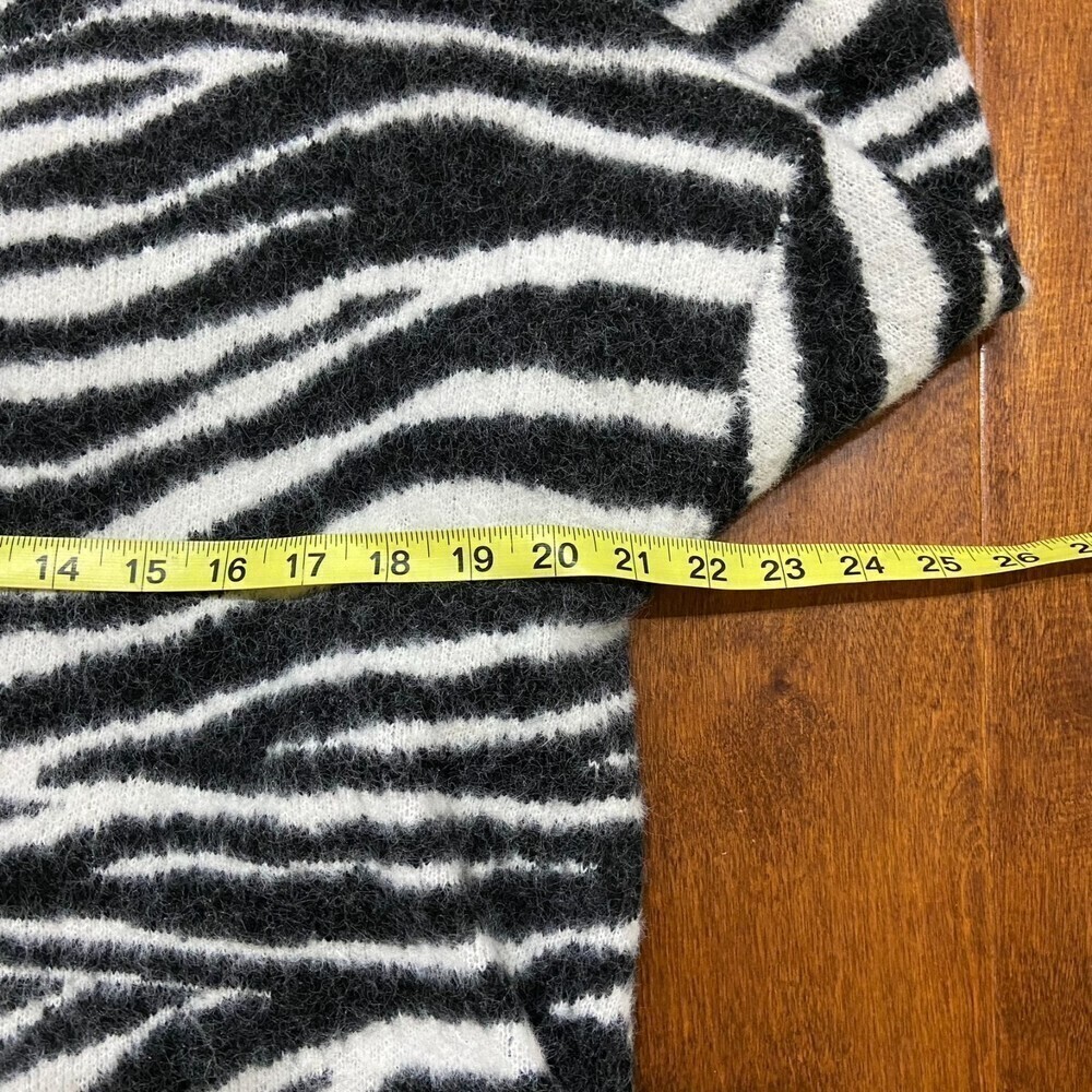 89th + Madison Buttonless Cardigan Zebra Black Striped Plus Women's Size 2XL - Picture 8 of 9